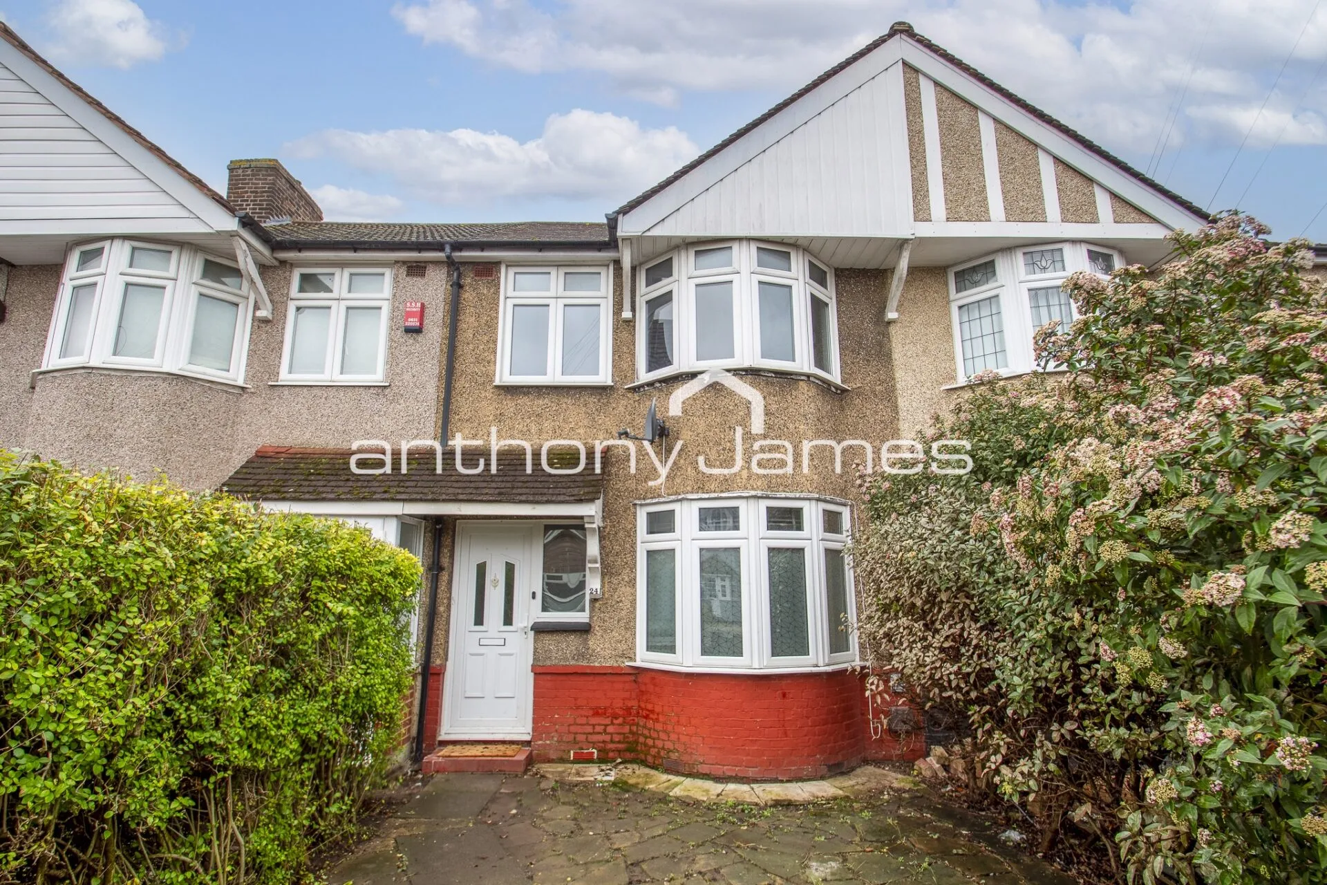 House Cumberland Avenue in Greater London