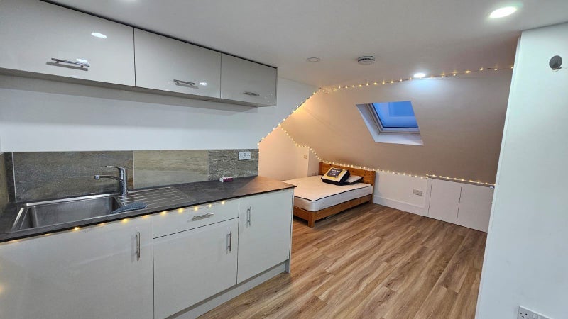 Room Baylis Road in Slough
