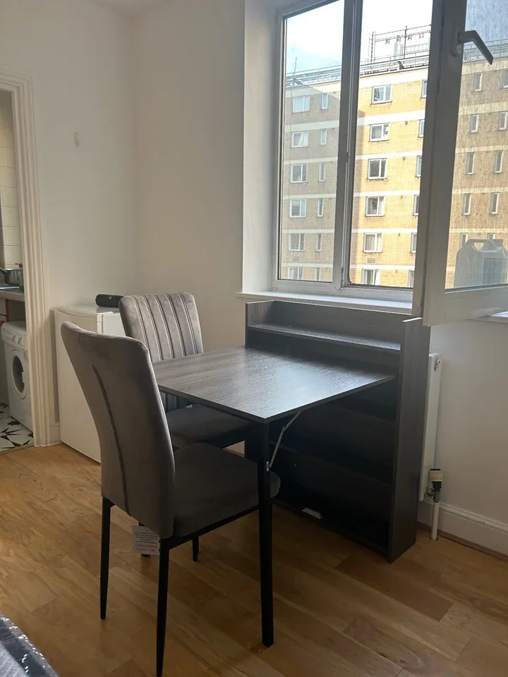 Flat Lucan Place in Greater London