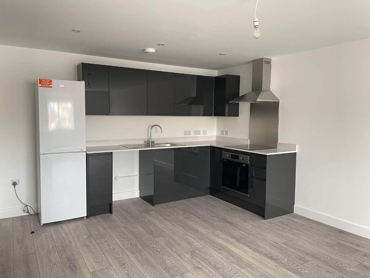 Flat Wellington Way in Waterlooville