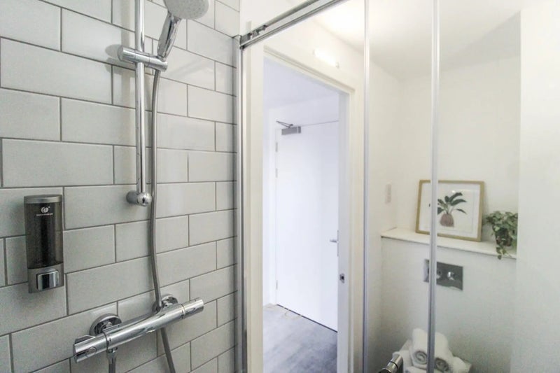 Room Millstone Lane in Leicester