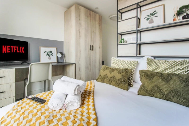 Room Millstone Lane in Leicester