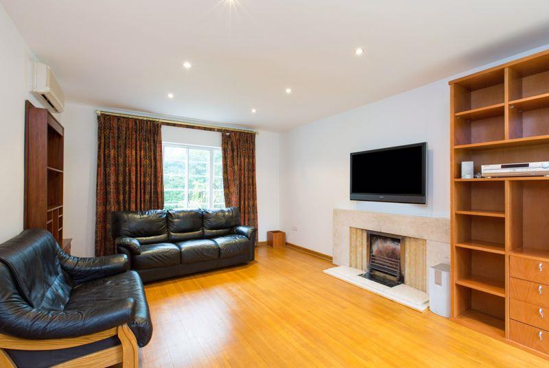 House Carlyle Close in Greater London