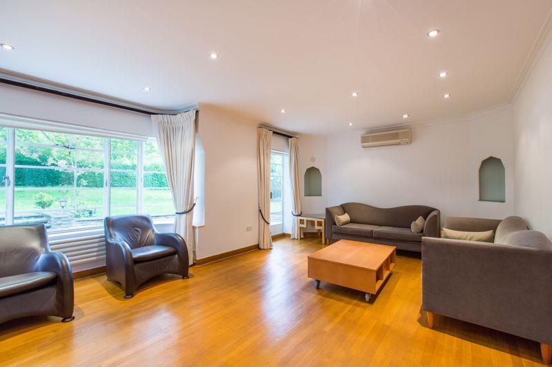 House Carlyle Close in Greater London