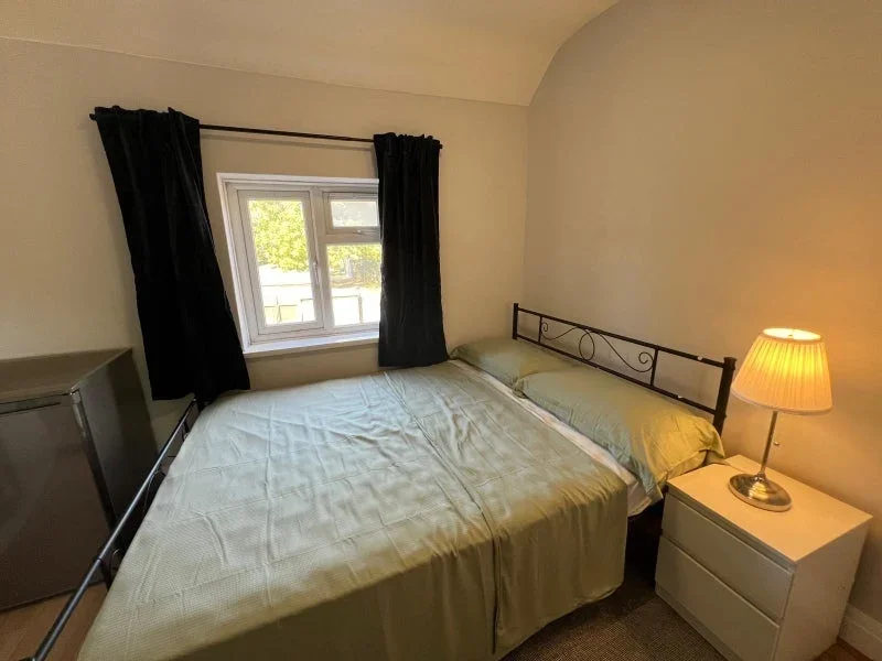 Room Avon Road in Greater London