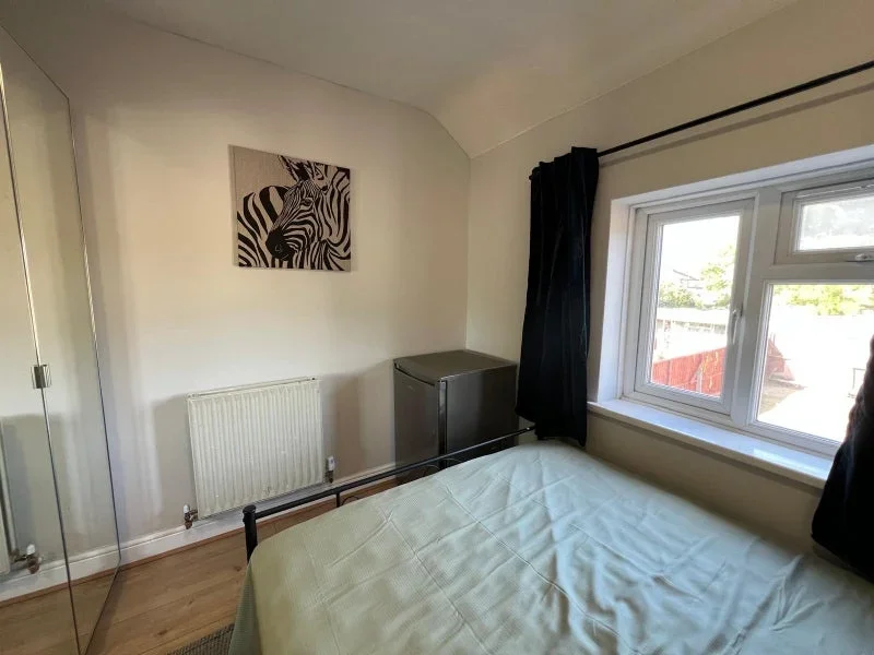 Room Avon Road in Greater London