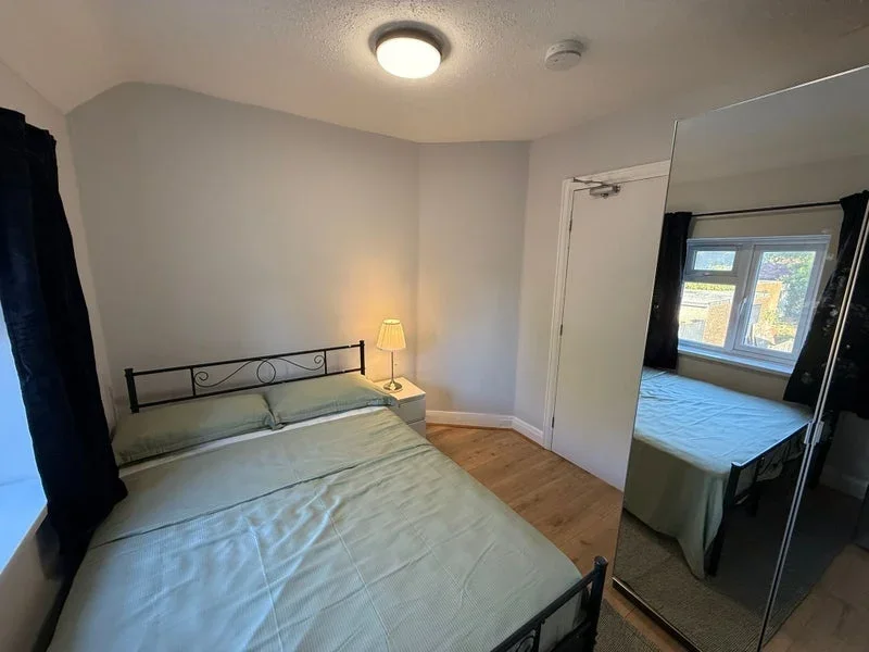 Room Avon Road in Greater London
