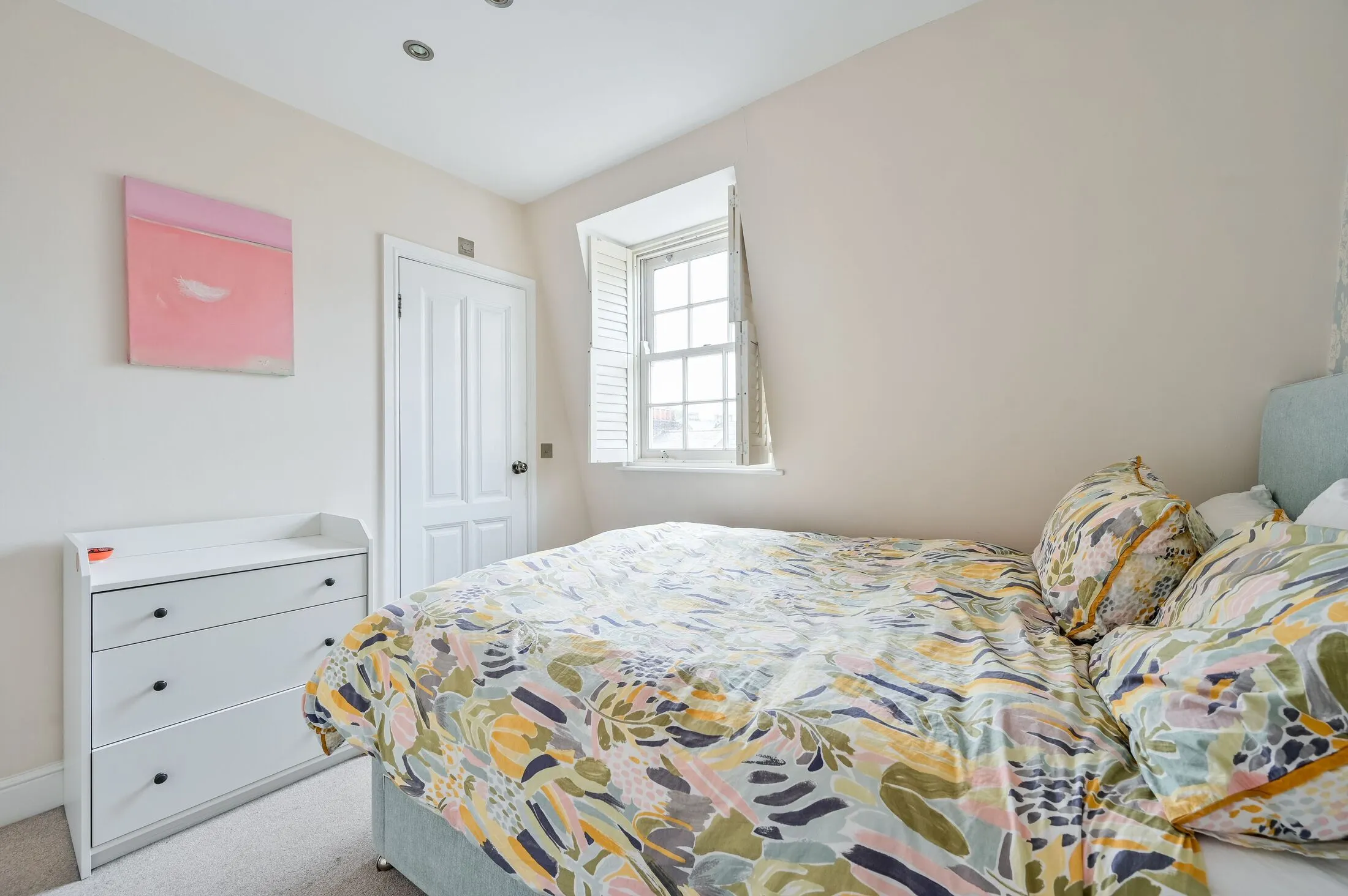 Flat Trafalgar Grove in Greater London