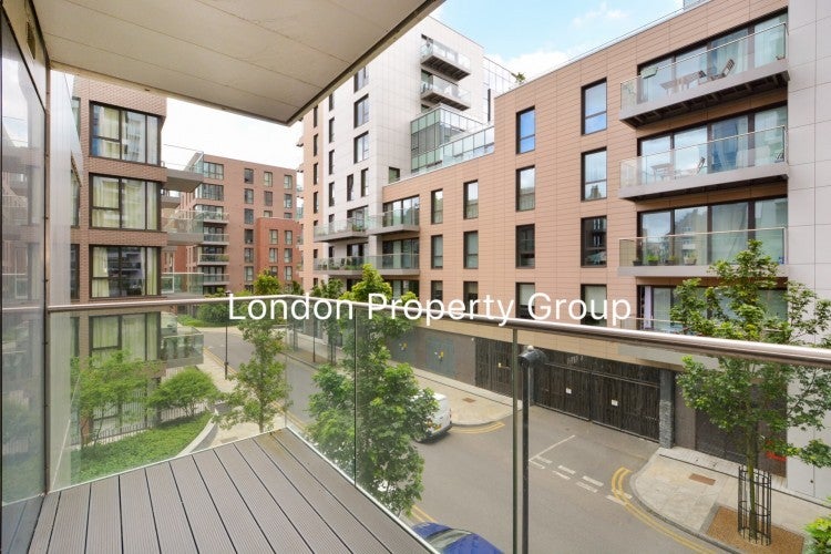 Flat Devan Grove in Greater London
