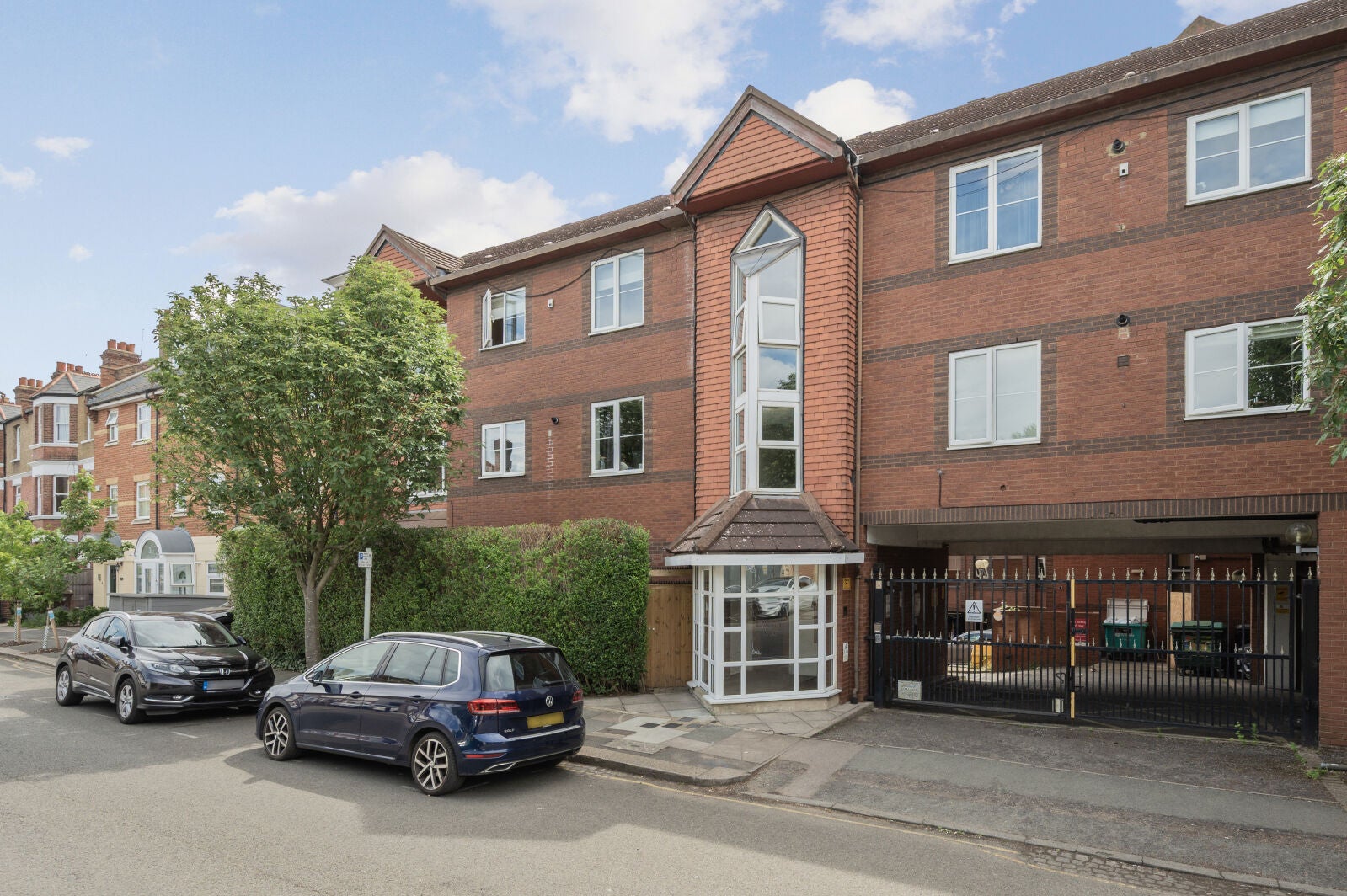 Flat Alwyne Road in Greater London