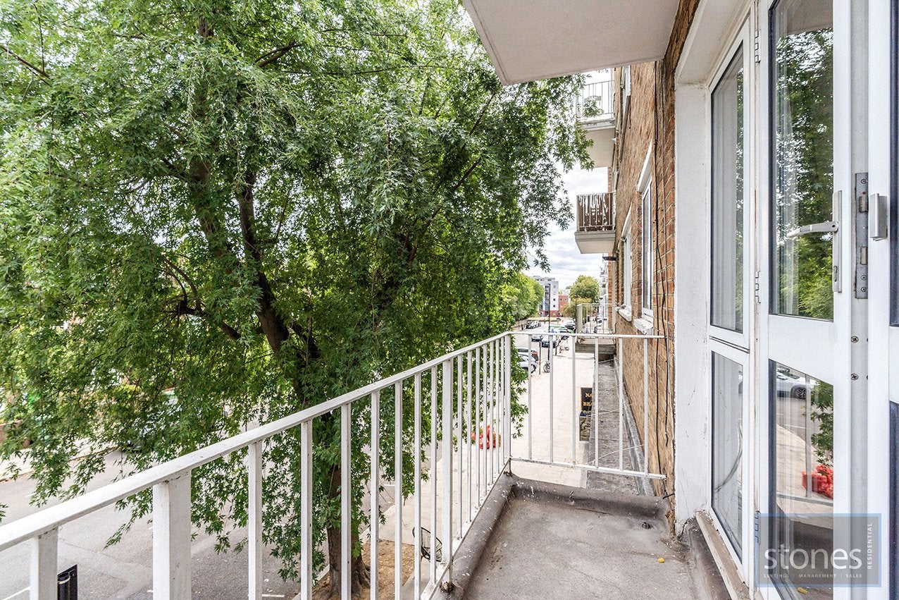 Flat Fairfax Road in Greater London