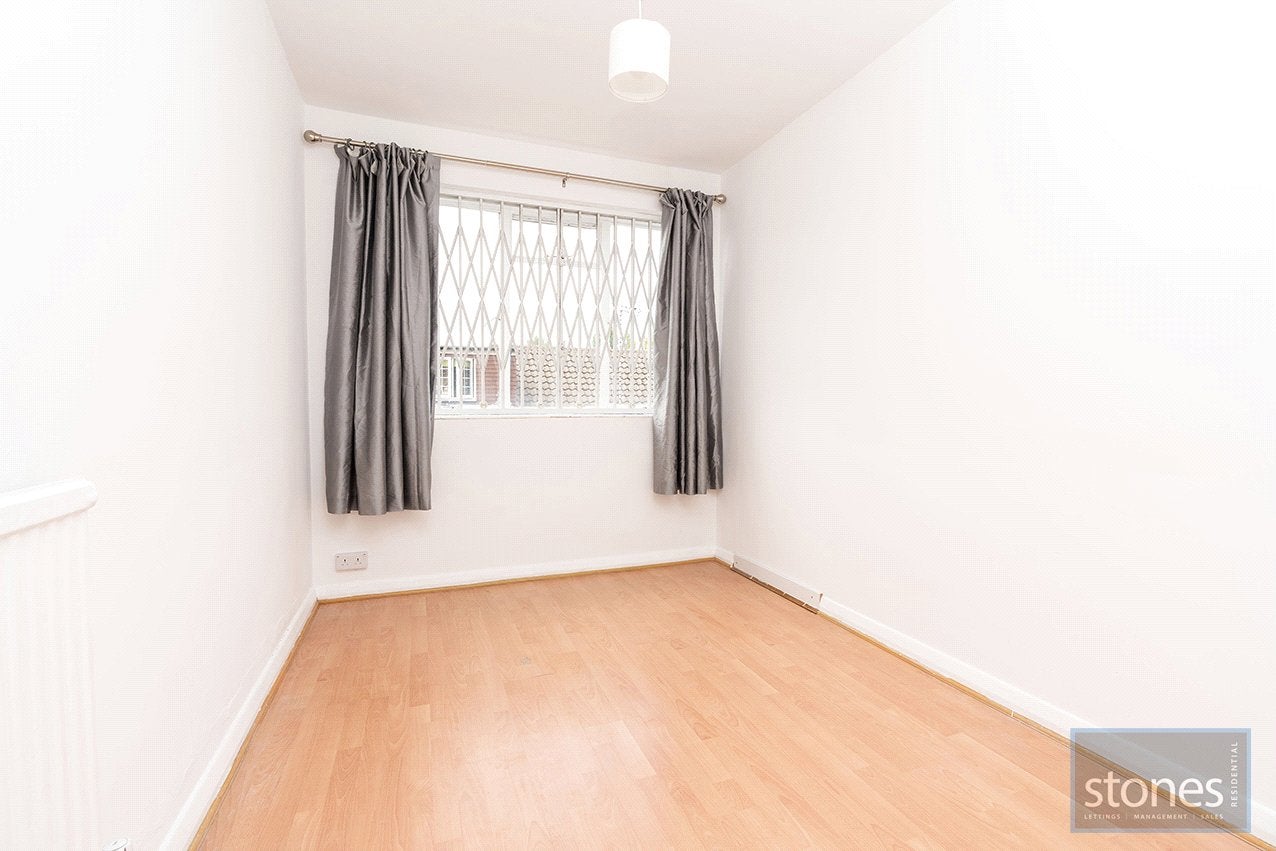 Flat Fairfax Road in Greater London