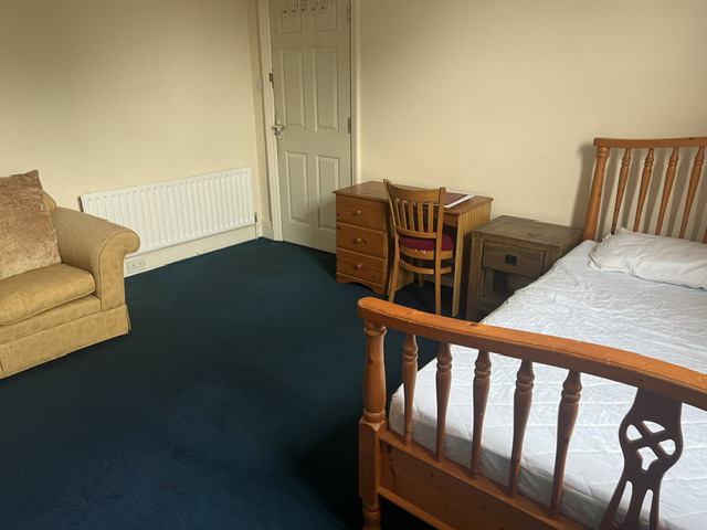 Room Bradford Road in Wakefield