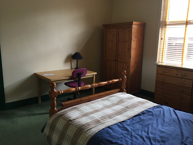 Room Bradford Road in Wakefield