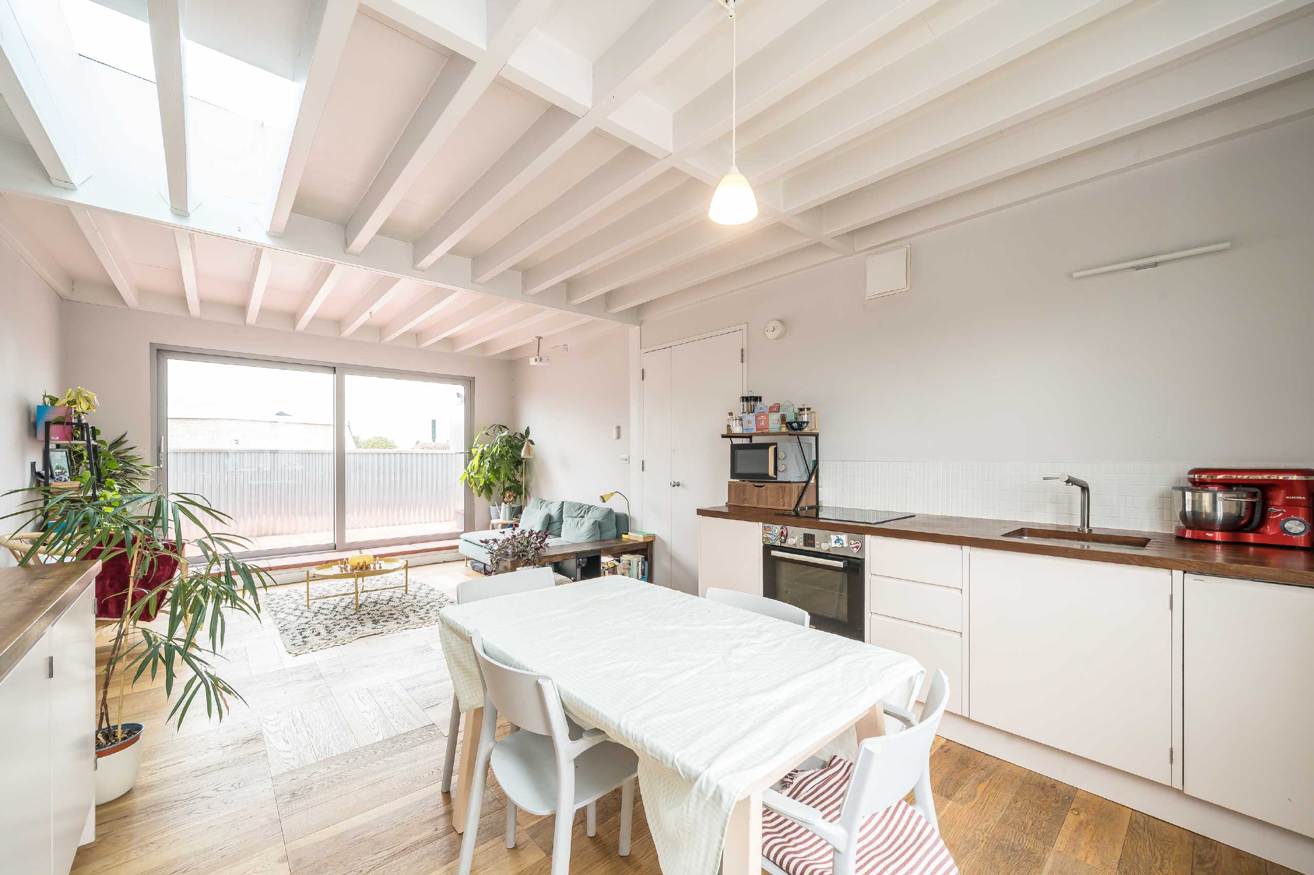 Flat Sandra Court in Greater London