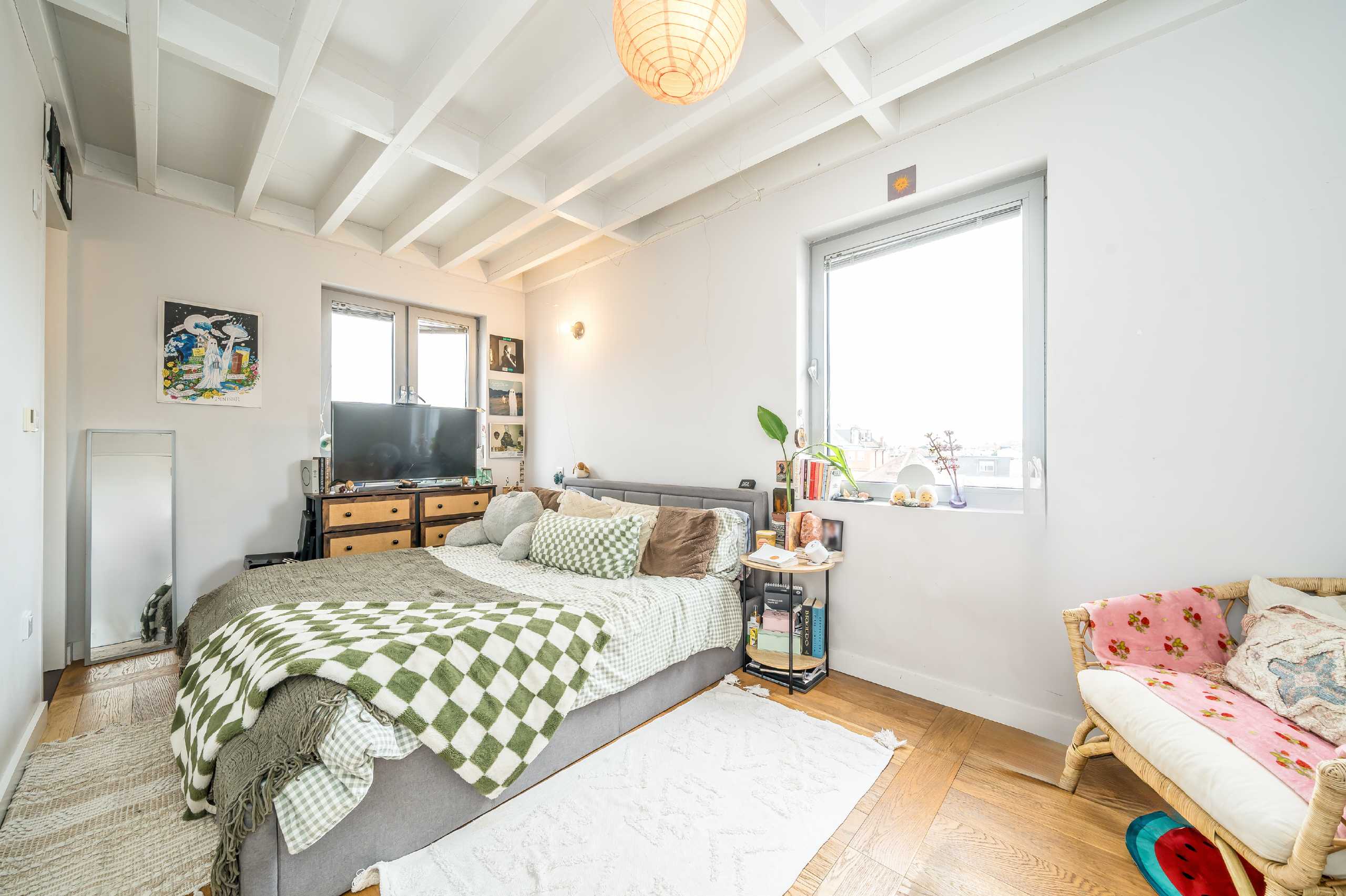 Flat Sandra Court in Greater London