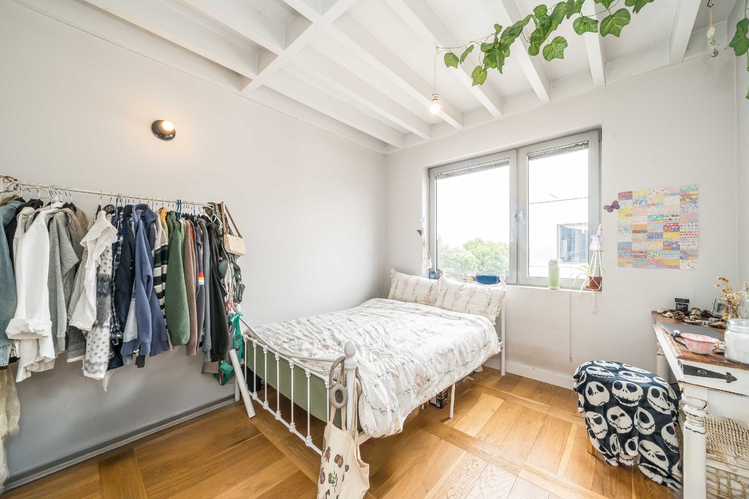 Flat Sandra Court in Greater London