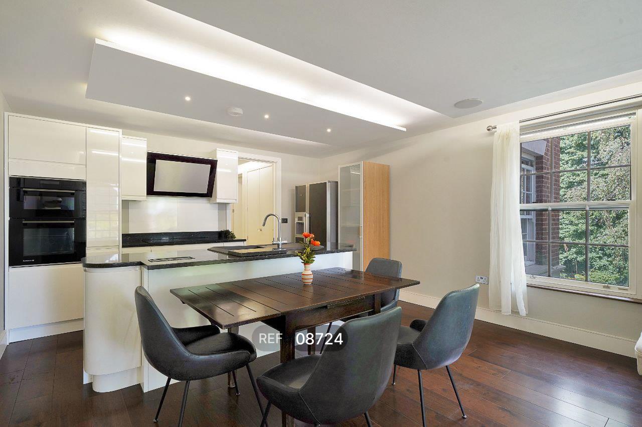 Flat Upper Tulse Hill in Greater London