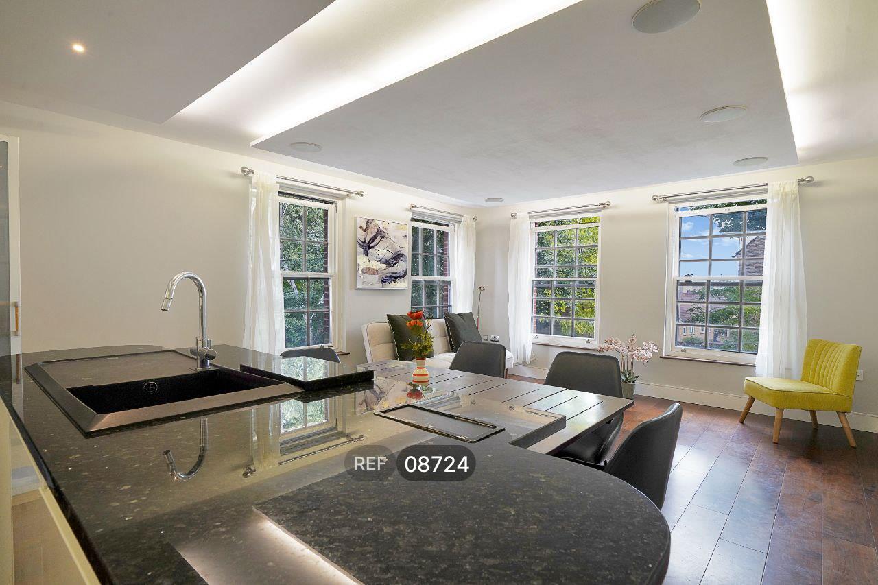 Flat Upper Tulse Hill in Greater London