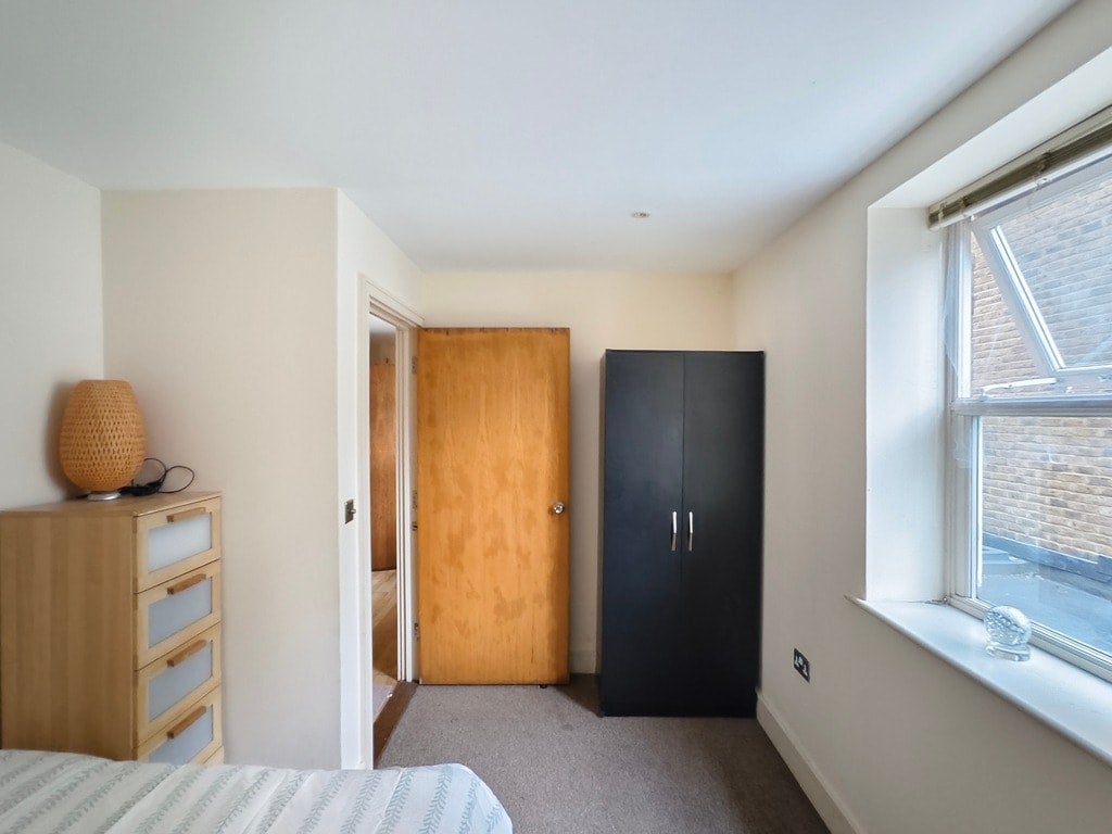 Flat Langdale Road in Greater London