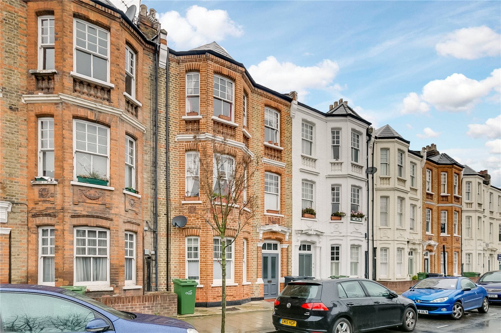 Flat Hackford Road in Greater London