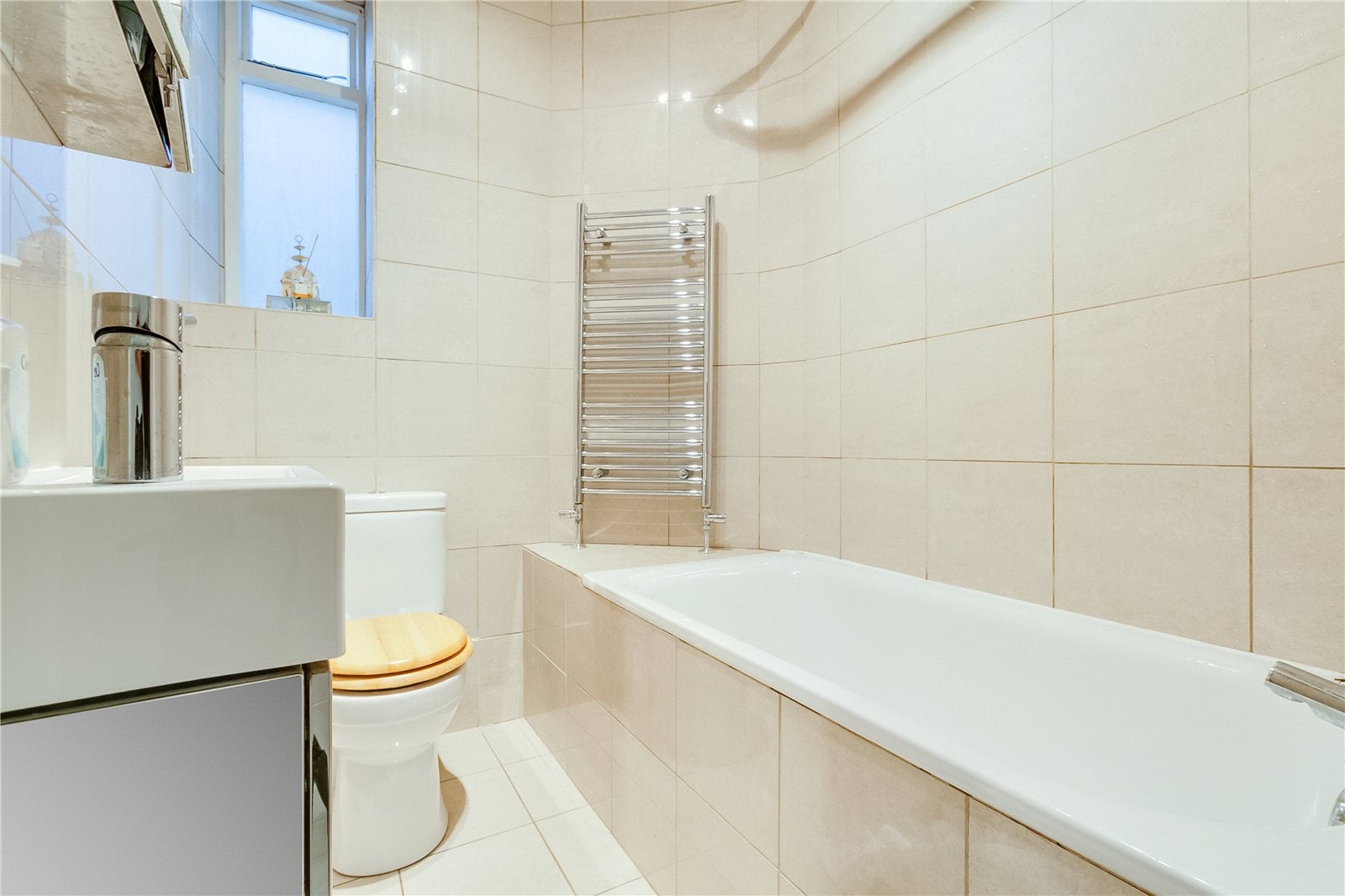 Flat Hackford Road in Greater London