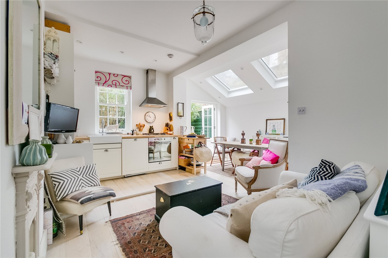 Flat Hackford Road in Greater London