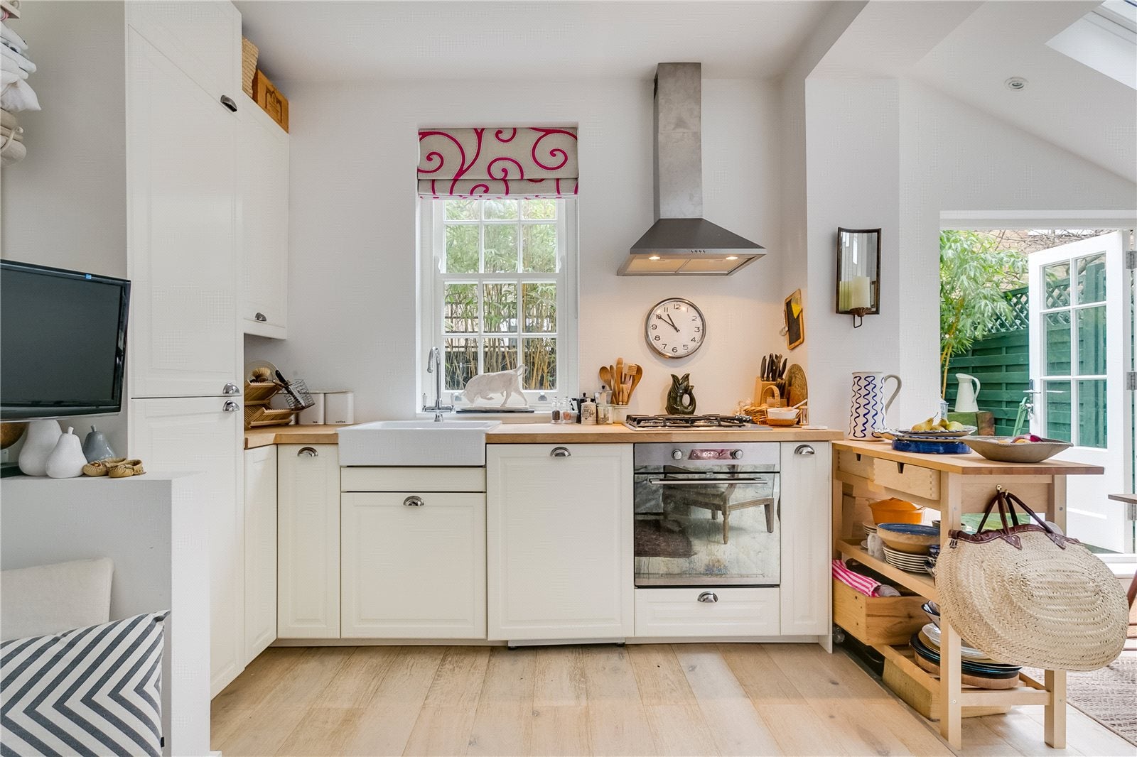 Flat Hackford Road in Greater London