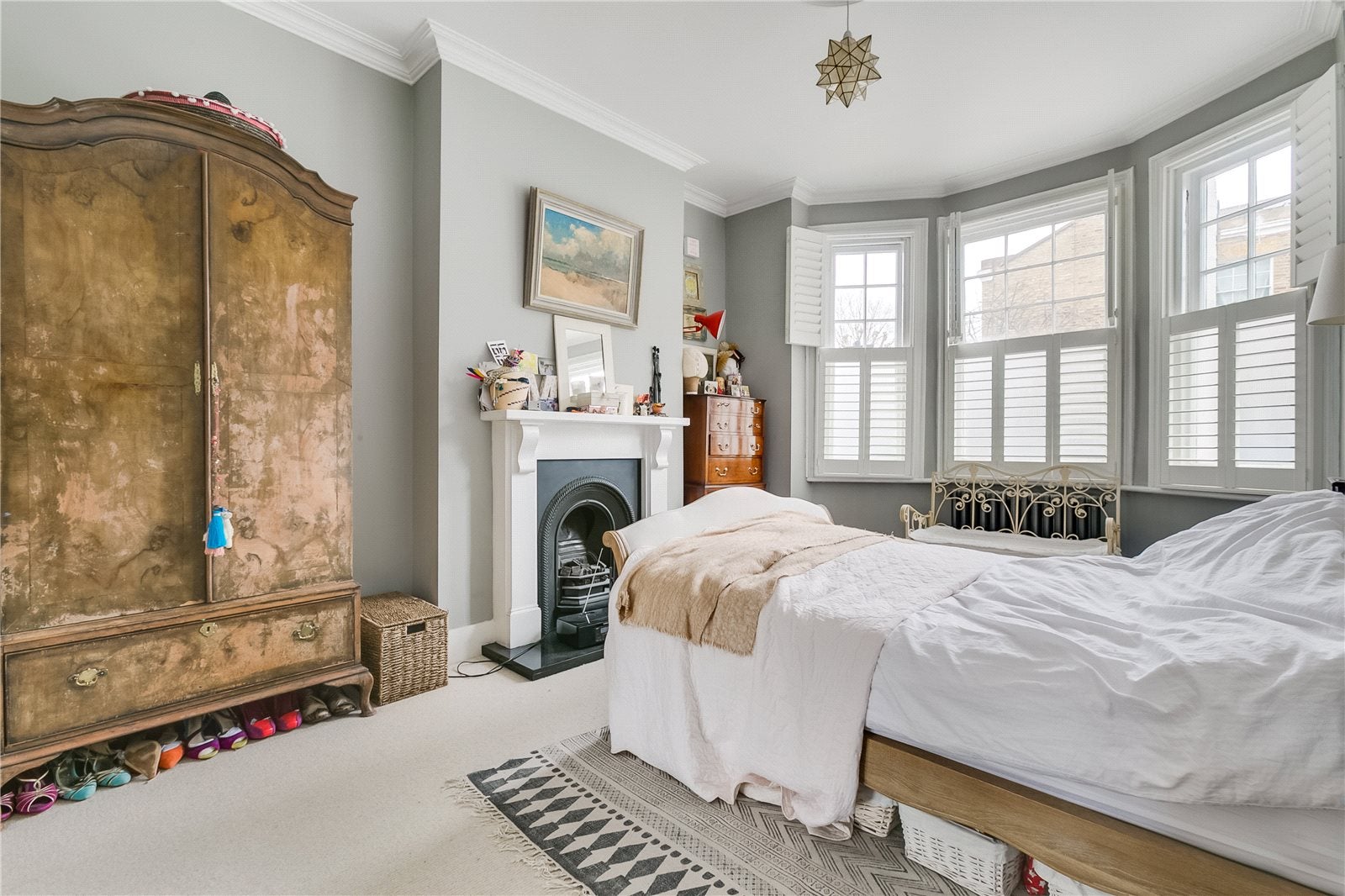Flat Hackford Road in Greater London