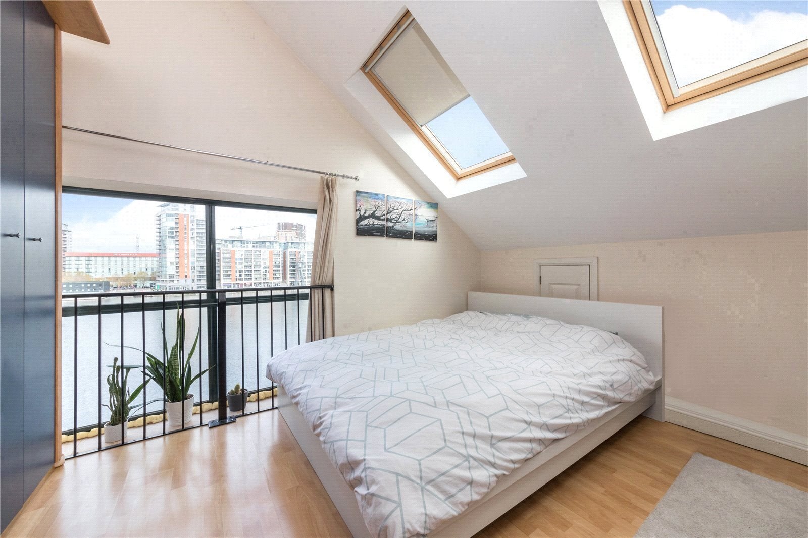 Flat De Quincey Mews in Greater London