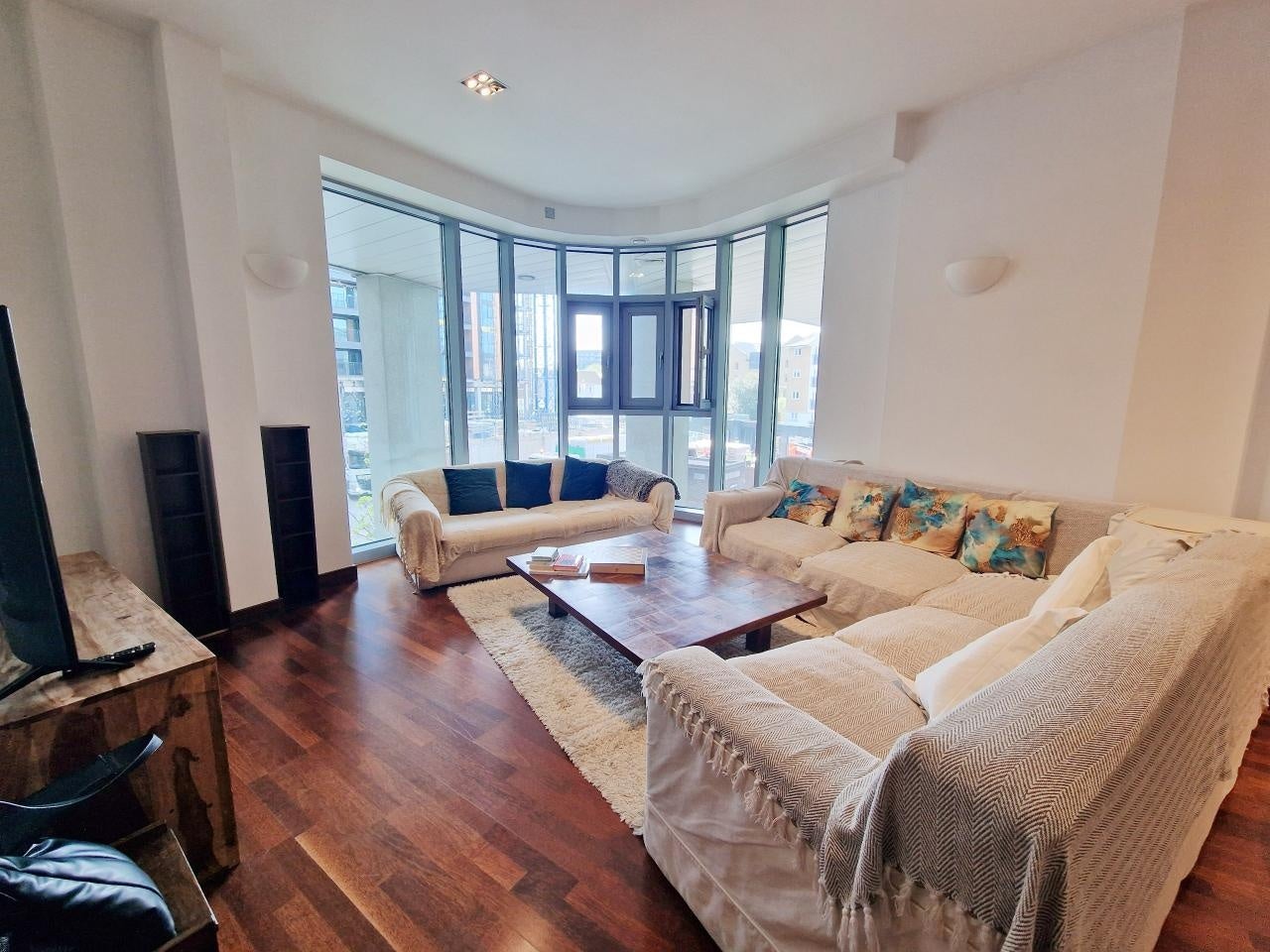 Flat Bridges Court in Greater London