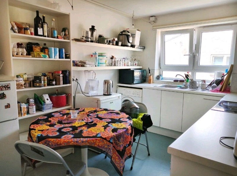 Room Salisbury Close in Greater London