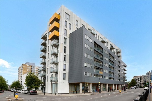 Flat Cordelia Street in Greater London