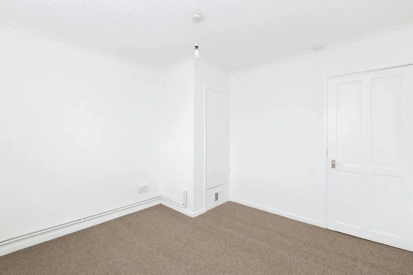 Room Cowbridge Lane in Greater London