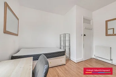 Room George Lane in Greater London