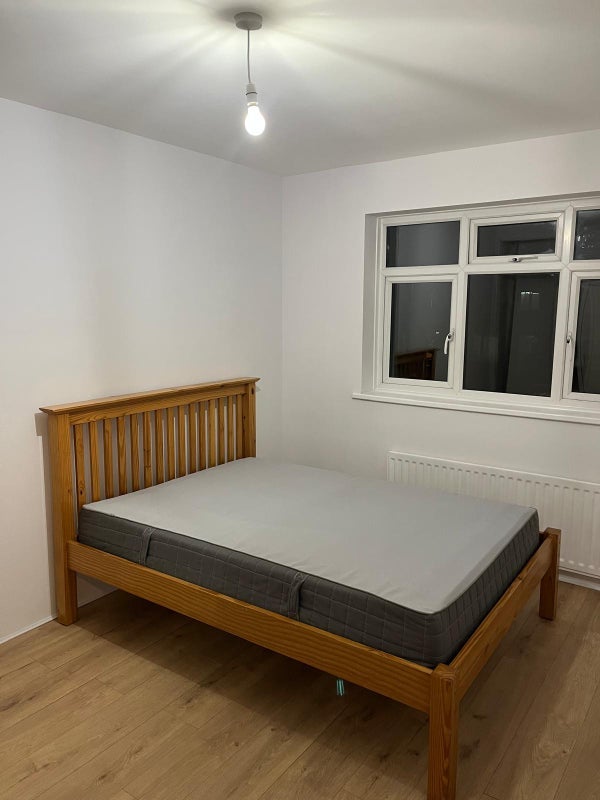 Room Mottisfont Road in Greater London
