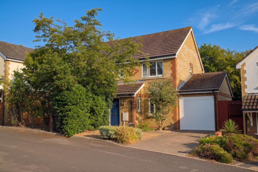House Strathcona Gardens in Woking