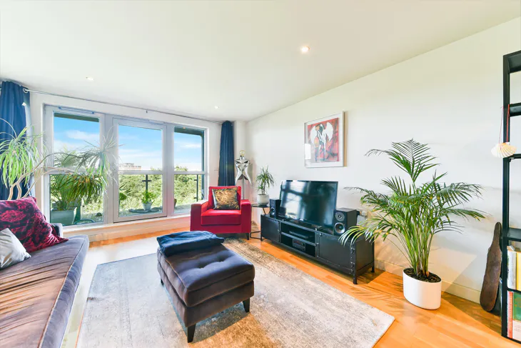 Flat Southgate Road in Greater London