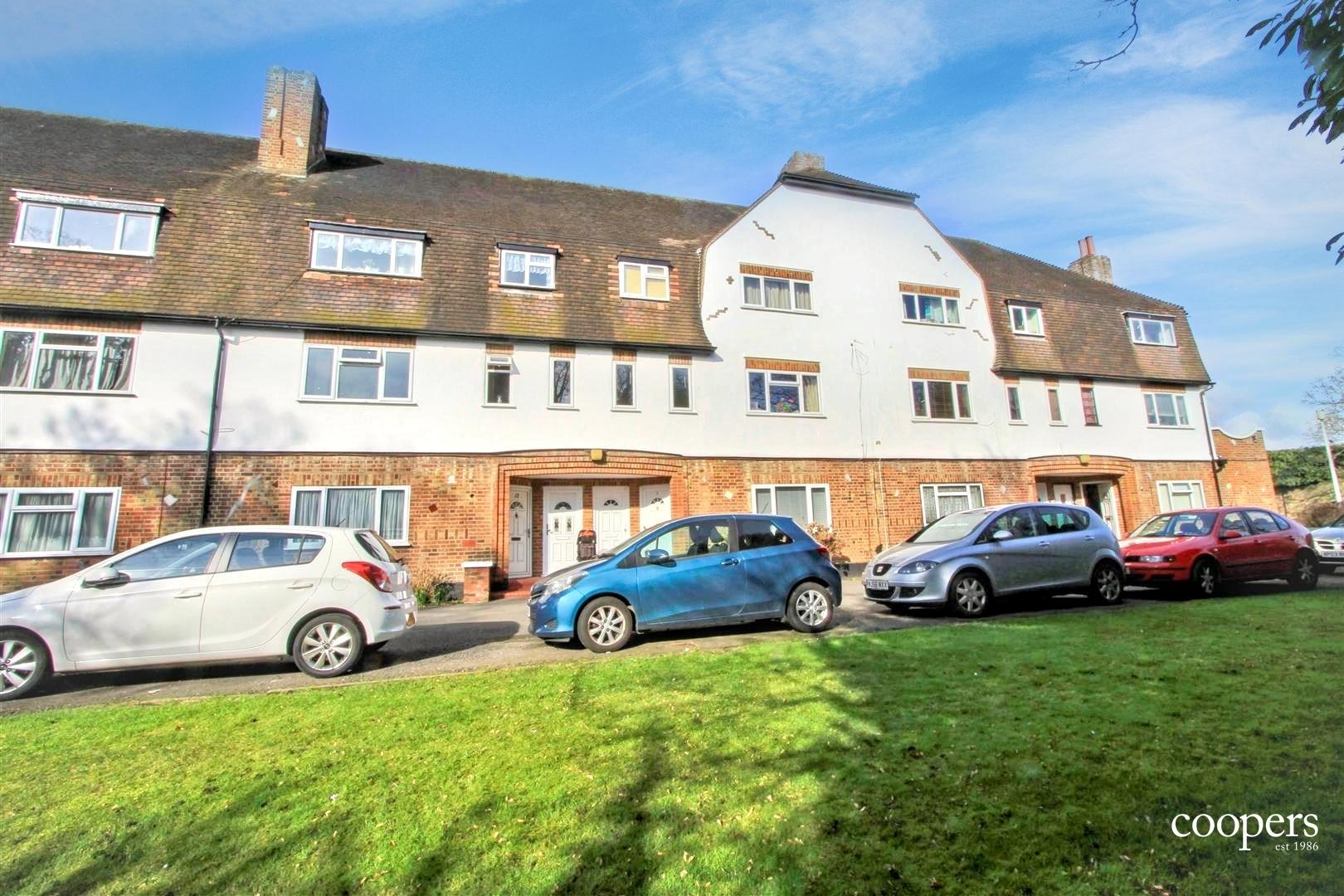 Flat Belmont Road in Greater London