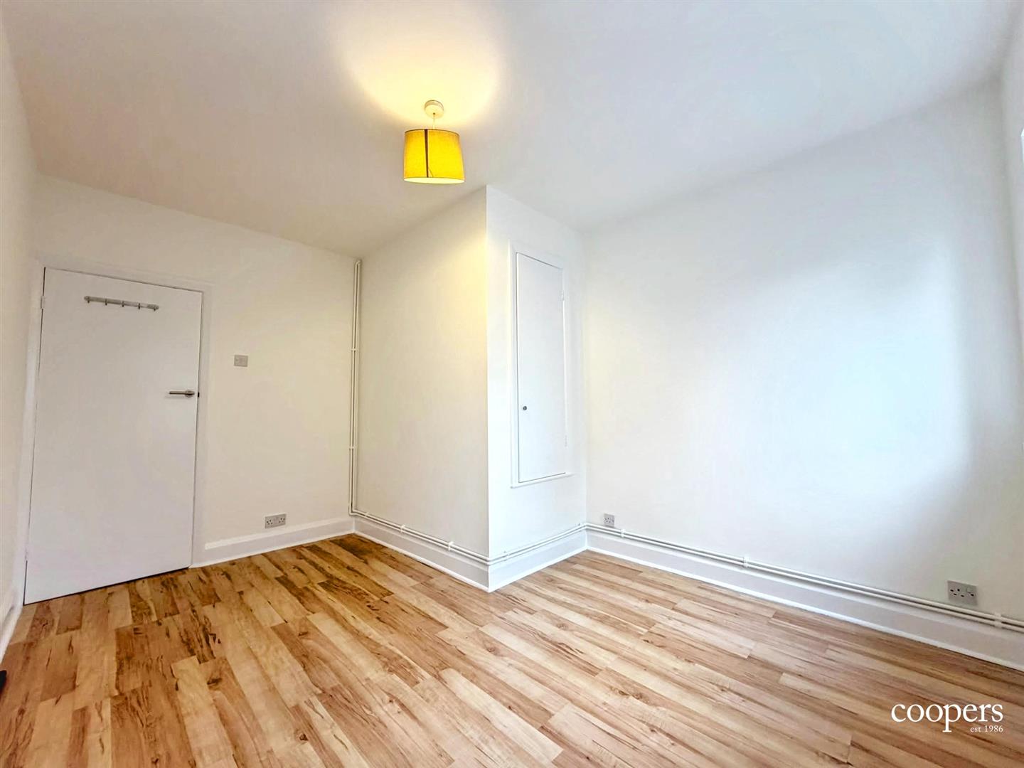 Flat Belmont Road in Greater London
