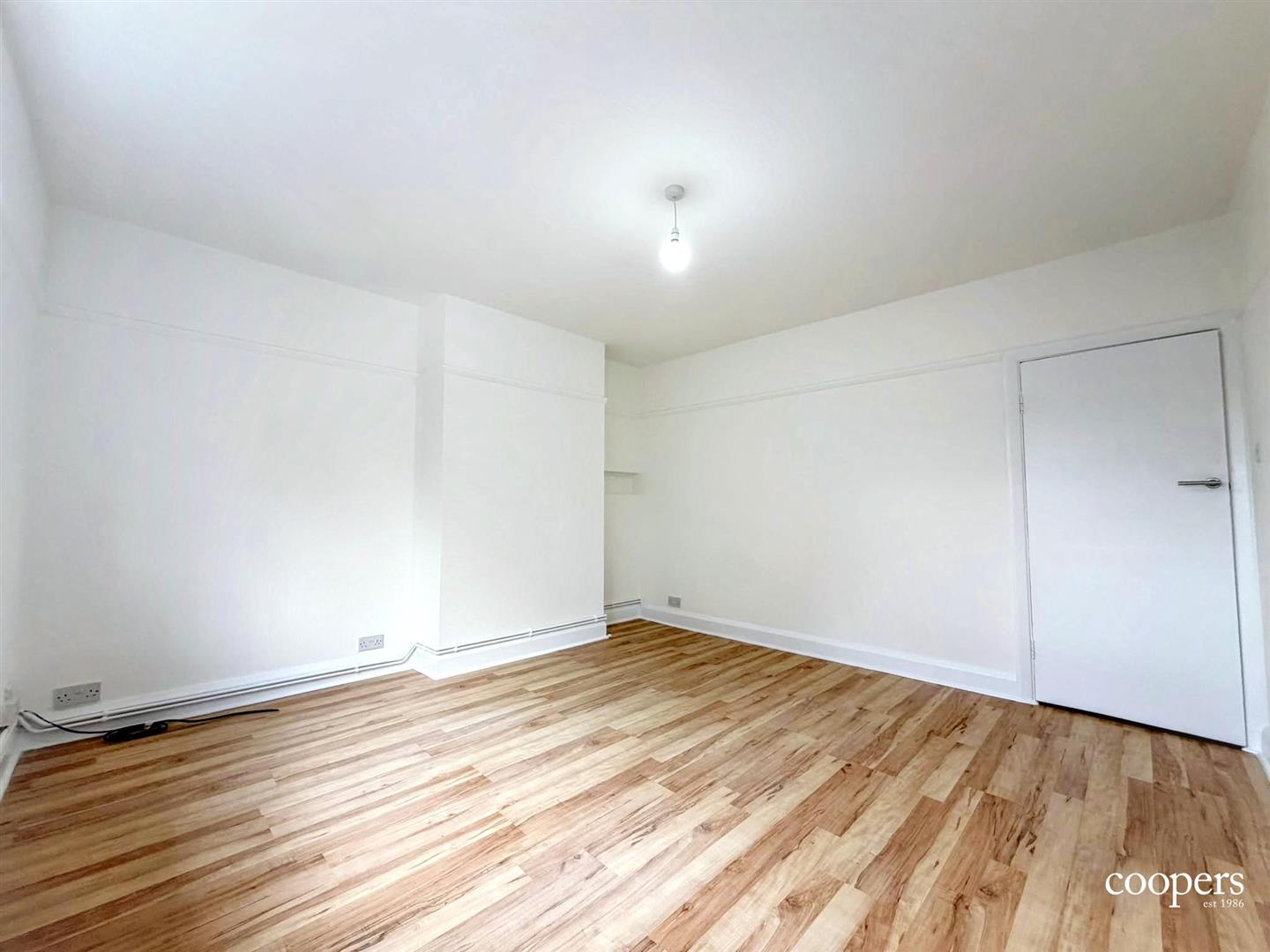 Flat Belmont Road in Greater London