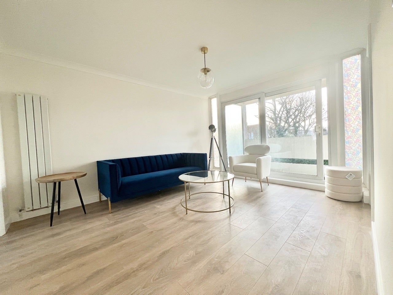 Flat Queens Drive in Greater London