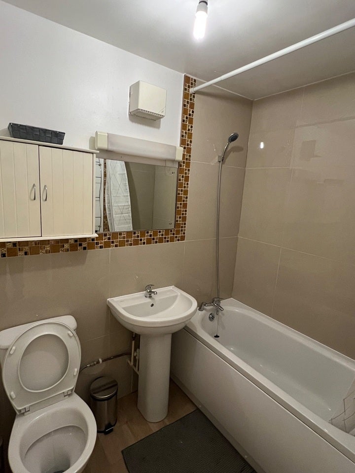 Flat Bunning Way in Greater London