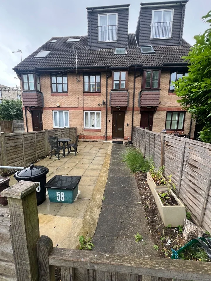 Flat Bunning Way in Greater London