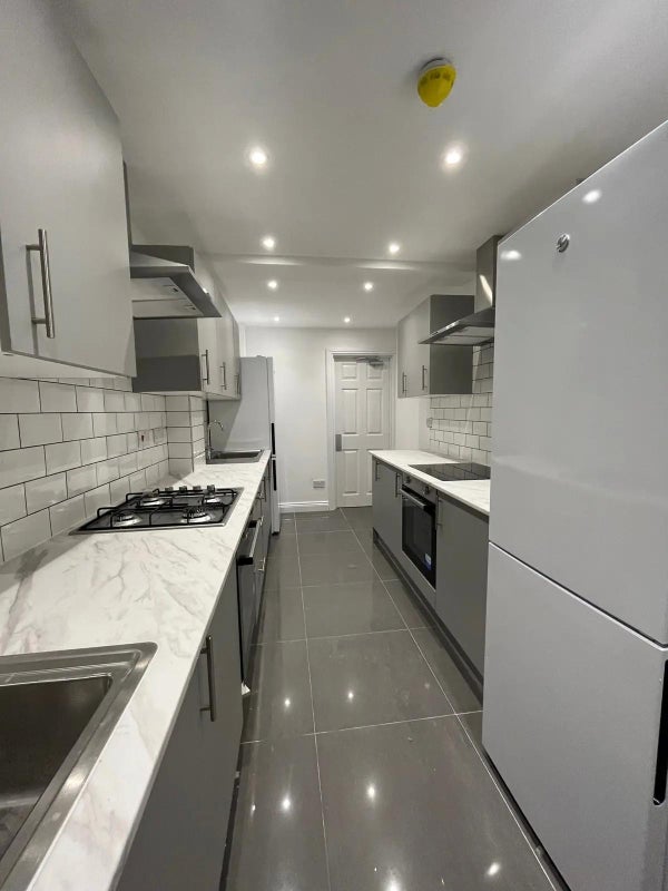 House Gunnersbury Avenue in Greater London