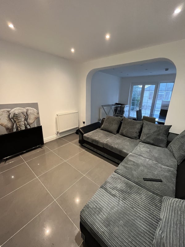 House Gunnersbury Avenue in Greater London