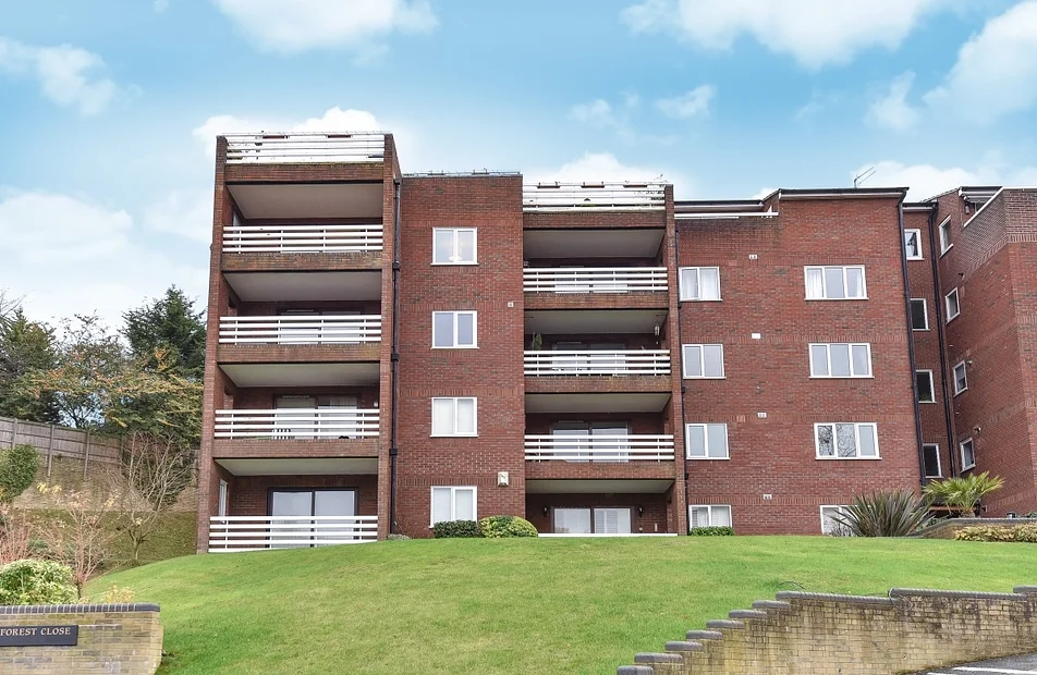 Flat Woodclyffe Drive in Greater London