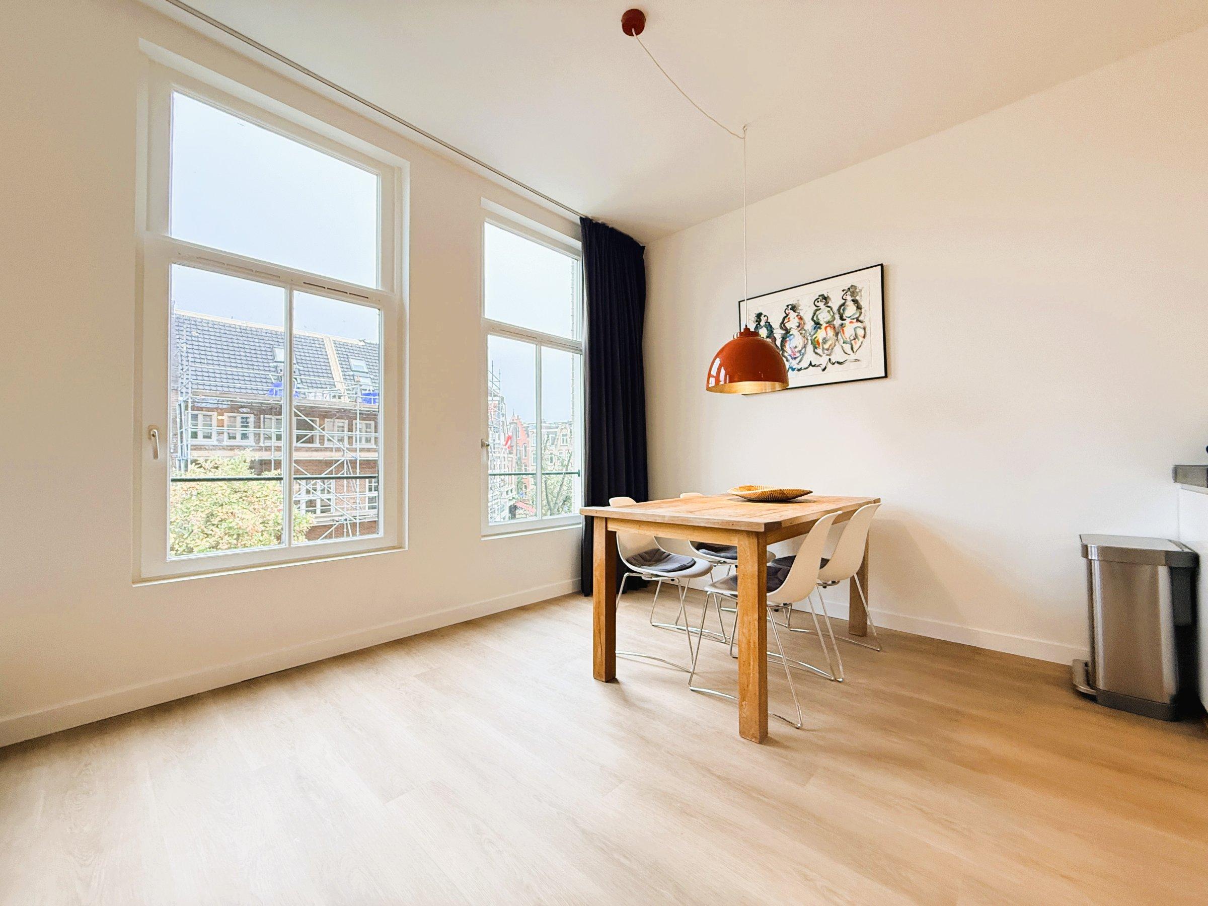 Woning te huur: Hogeweg, Amsterdam