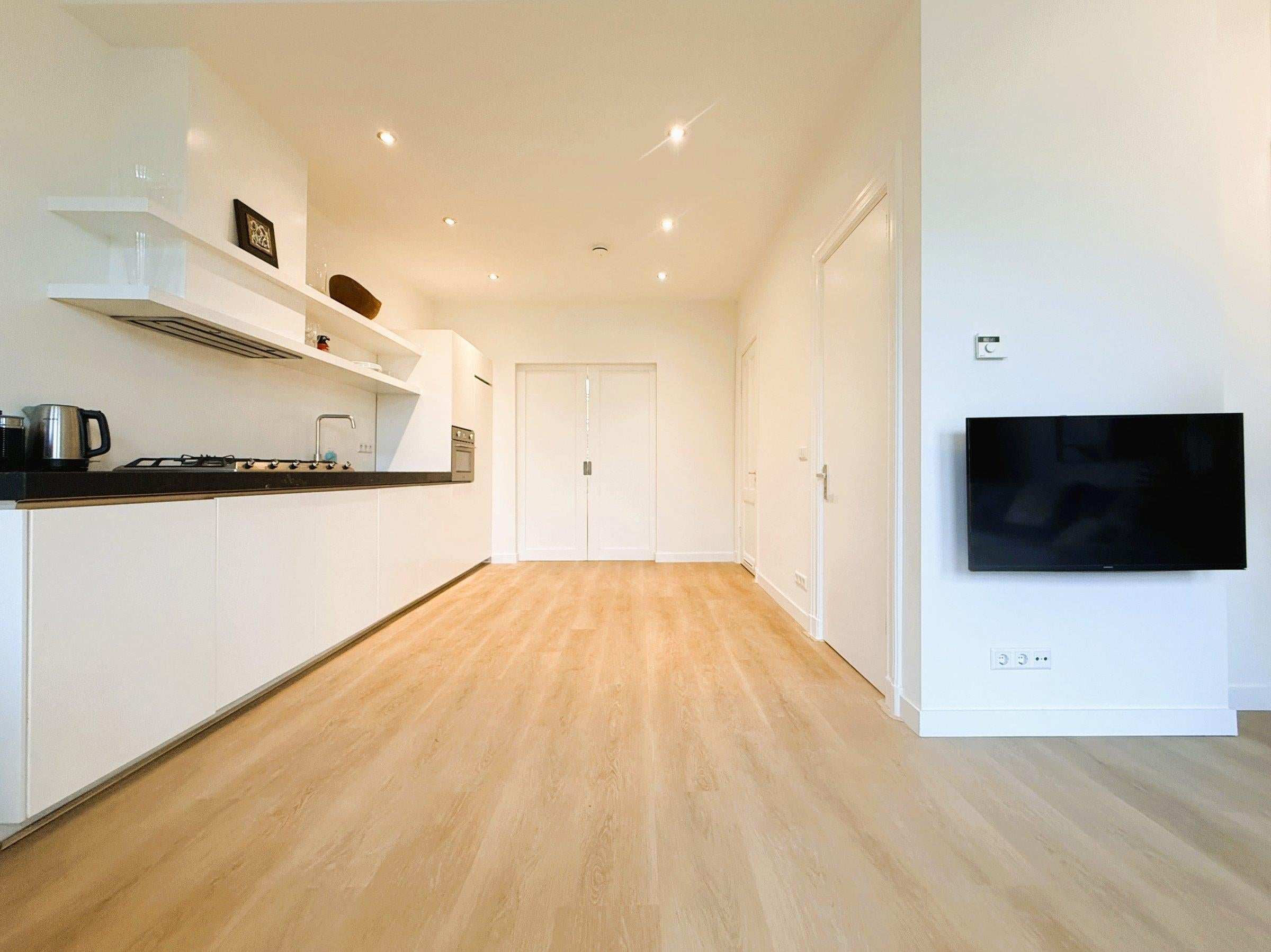 Woning te huur: Hogeweg, Amsterdam