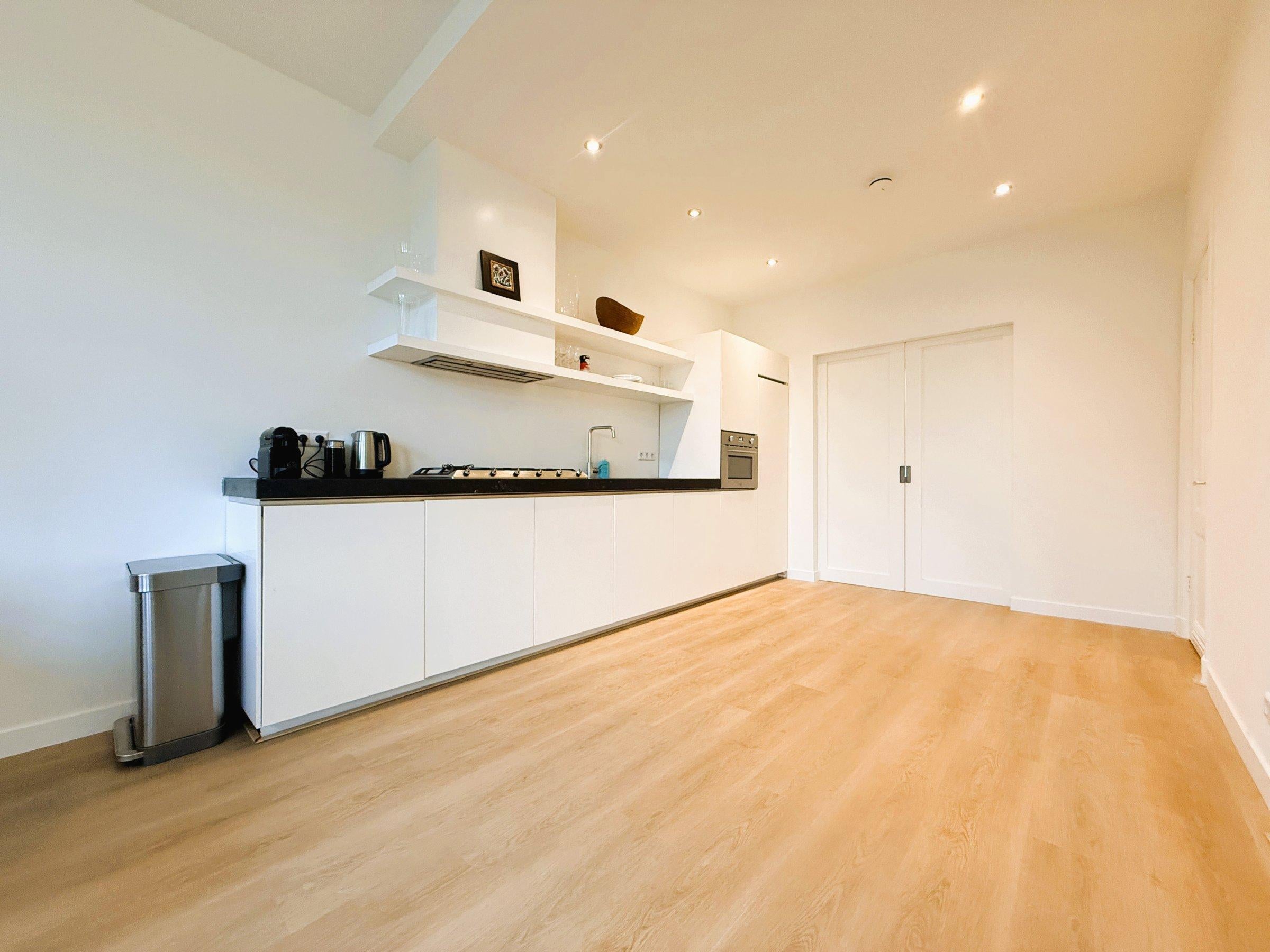 Woning te huur: Hogeweg, Amsterdam